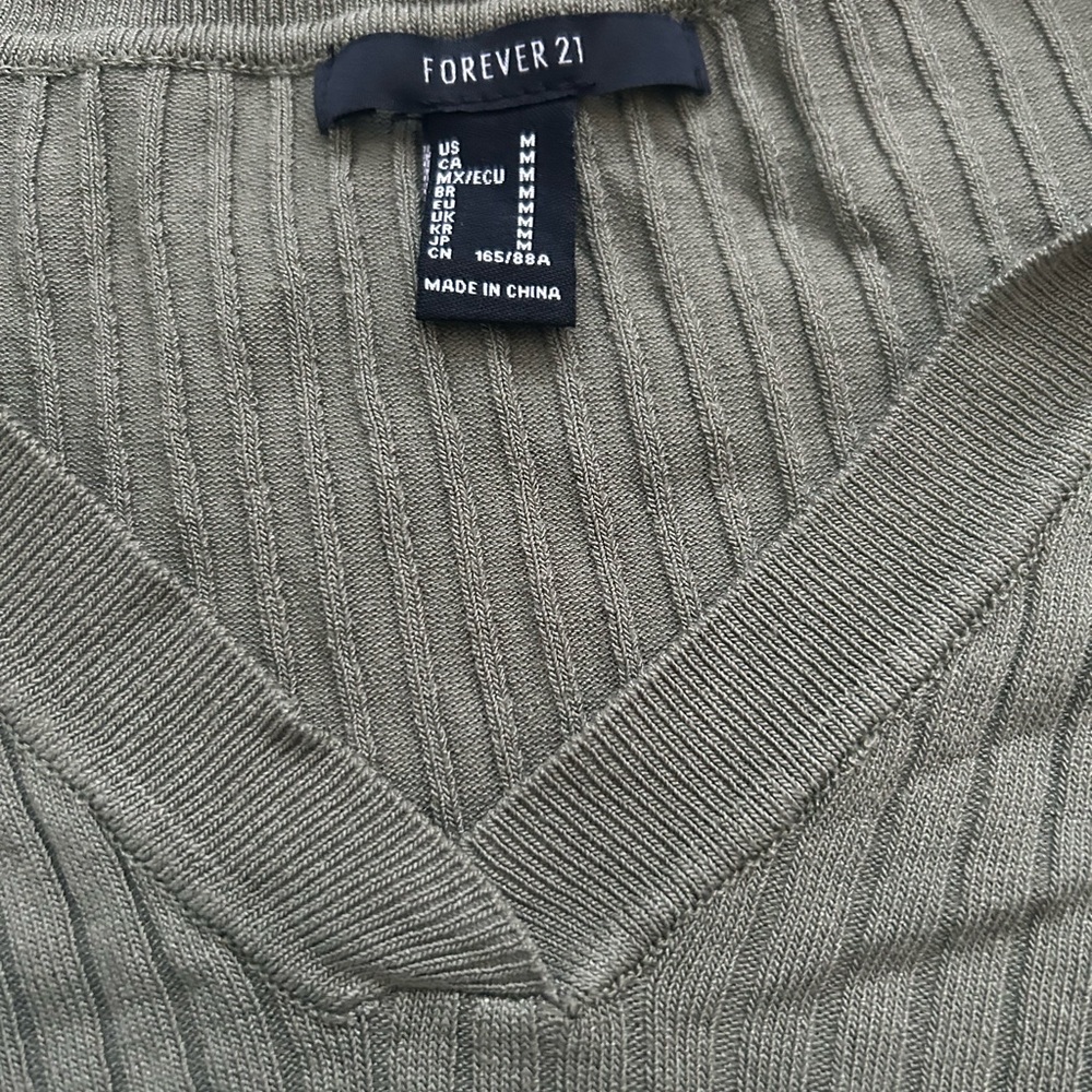 Green Ribbed V-Neck Top - Picture 3 of 3